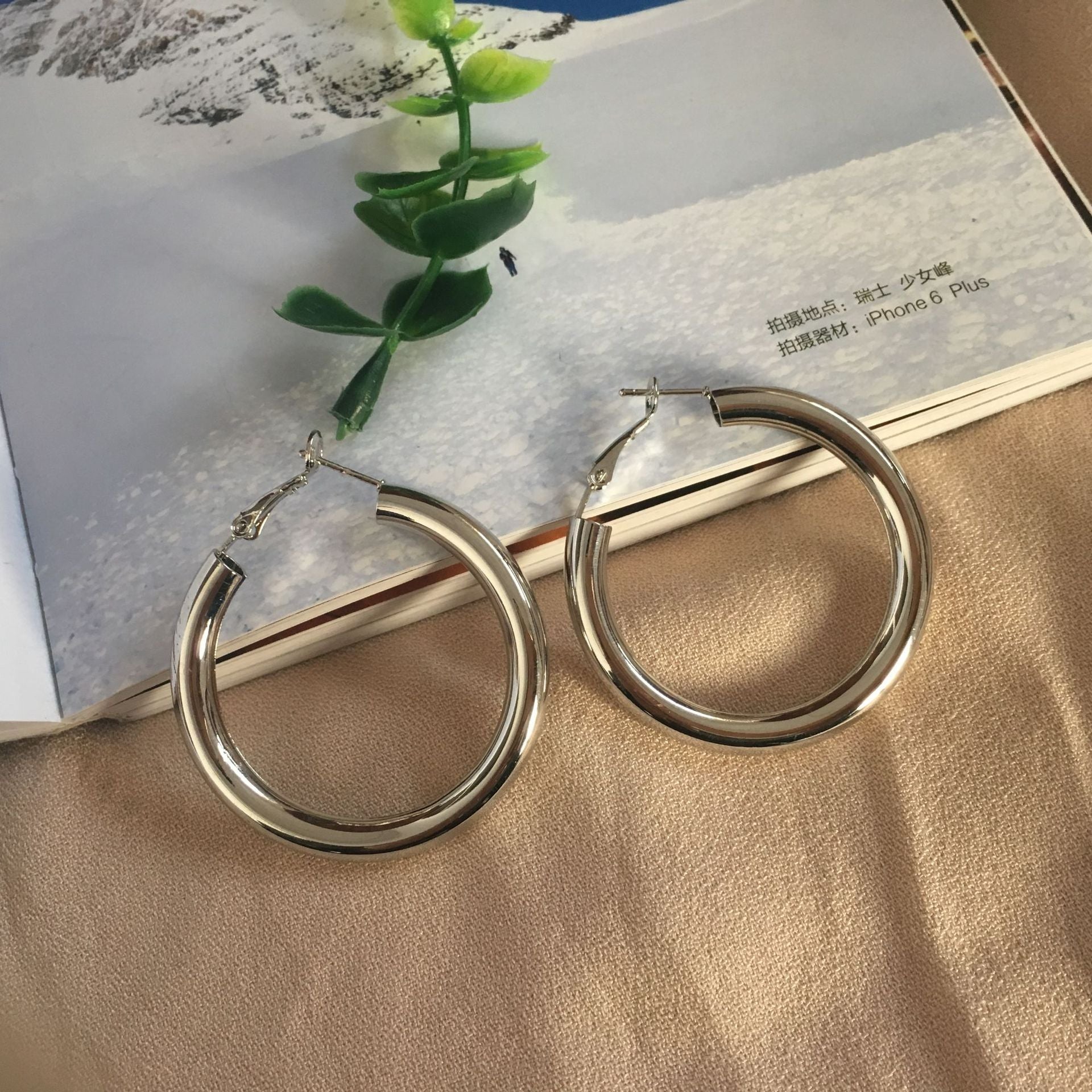 Simple European American Circle Earrings Alloy Glitter